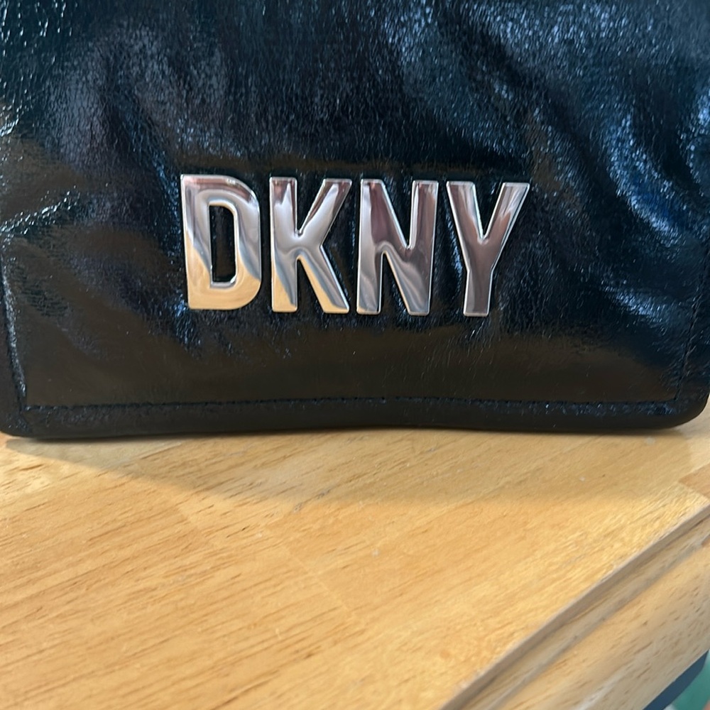 Beautiful clean like new DKNY purse 8”w 6”h 2”d